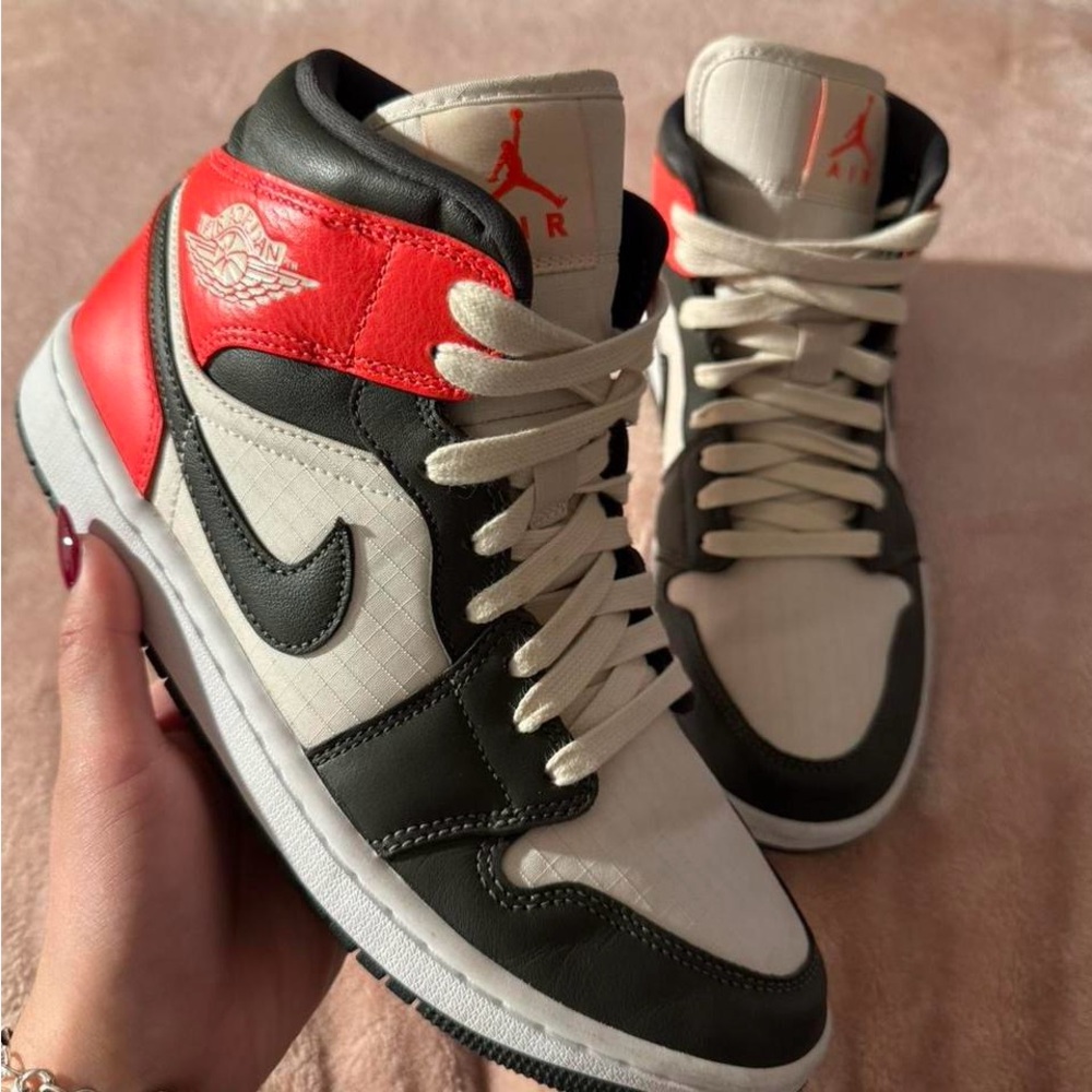 Jordan 1 Mid- Newsprint Light Orewood Brown